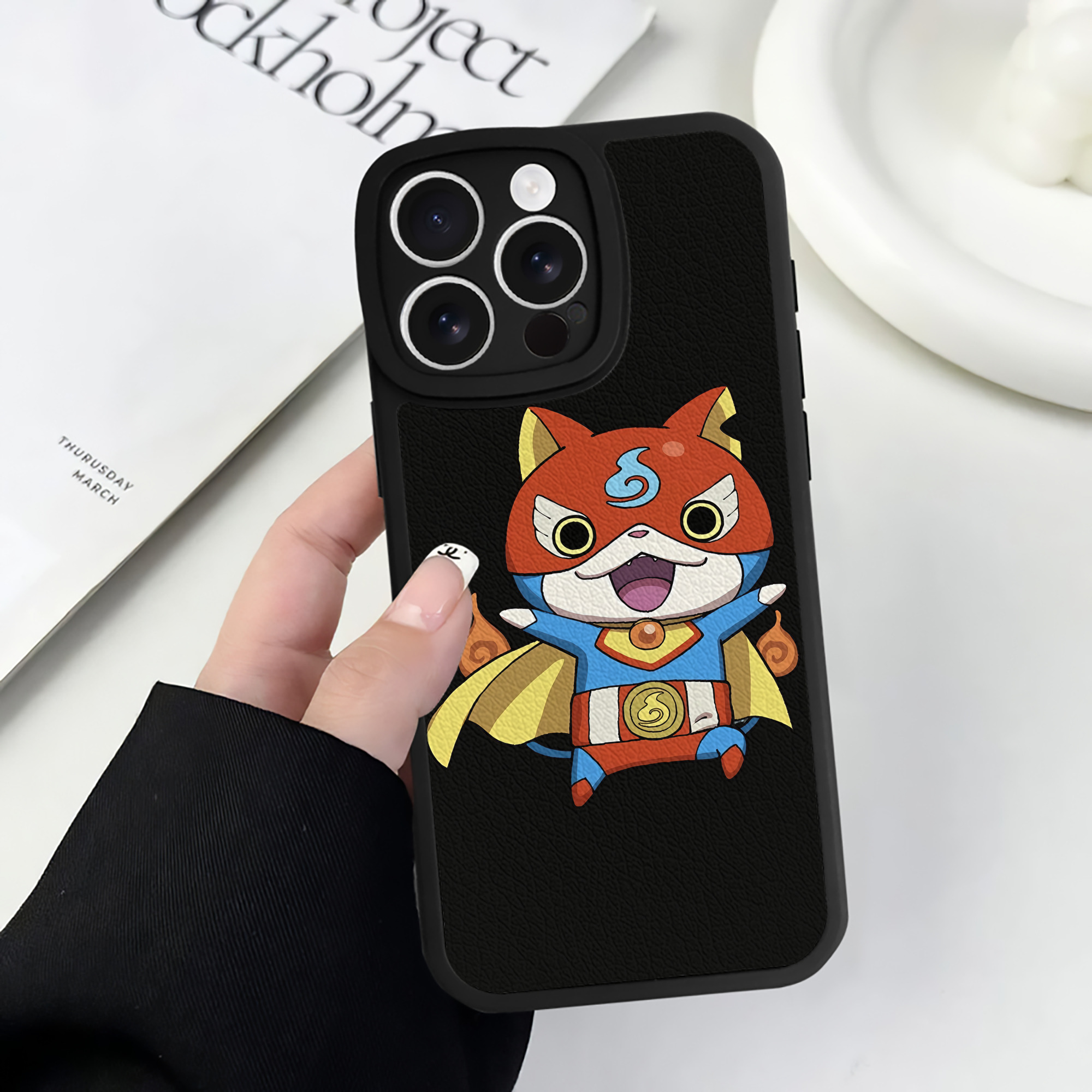 （画像用） 妖怪ウォッチ Yo-kai Watch 【iPhone 16シリーズ対応】シリコンスマホケース（レザー調） 材質：シリコン